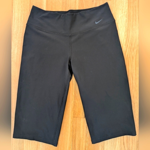 Nike Dri Fit Women Capris Medium Workout Training Yoga Color Black - Picture 1 of 7